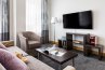 Suite with a double bed and a sofa: Photo 8