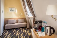 Executive room with panoramic city view - with double bed and sofa bed: Photo 8