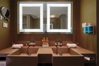 Suite Room: Photo 8
