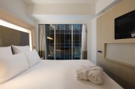 Executive Room with a double bed, atrium view: Photo 9