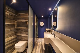 Premium Room - with a double bed: Photo 9