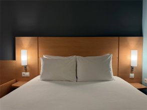 Superior Room - with a double bed and a sofa: Photo 2