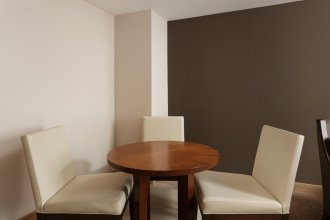 Privilege Suite - with 2 Single Beds: Photo 2