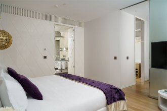 Two-room SO VIP suite with a view of Voznesensky Prospekt – with a large double bed: Photo 6