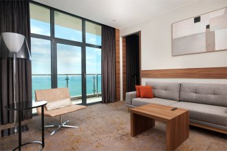 Panoramic Suite with Panoramic Sea View - with Double Bed and Sofa: Photo 4
