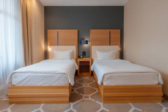 Superior Room, Pool View - with 2 Single Beds: Photo 3