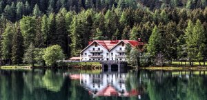 Sea or lake holidays: what to choose and which hotels to stay in