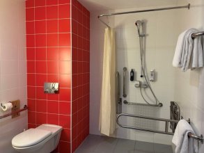 Standard room, for people with limited mobility - with a double bed: Photo 5
