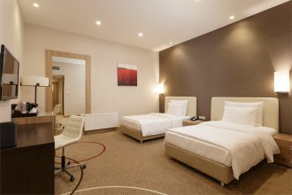 Family Suite - with 2 Bedrooms: Photo 5