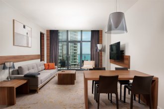 Superior Suite with Sea View - with Double Bed and Sofa: Photo 1