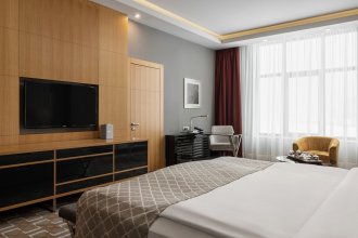 Улучшенный номер - с двуспальной кроватью: Фотография 3