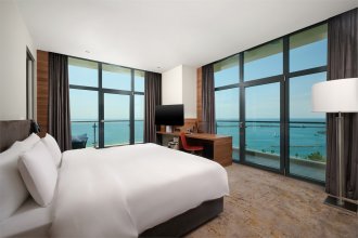 Panoramic Suite with Panoramic Sea View - with Double Bed and Sofa: Photo 1