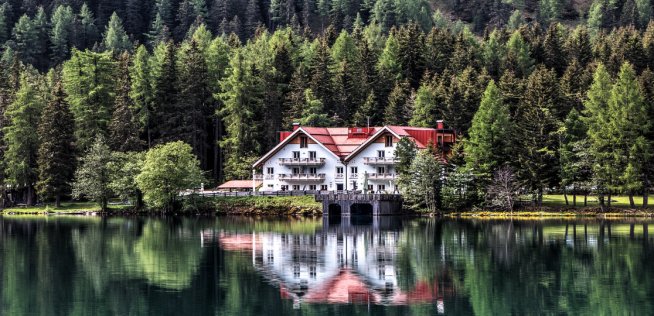 Sea or lake holidays: what to choose and which hotels to stay in