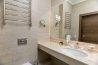 Deluxe Room with Balcony and Pool View - with 2 Single Beds: Photo 7