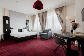 Privilege Room with a large double bed: Photo 8