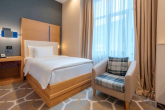 Superior Twin with Courtyard View: Photo 7