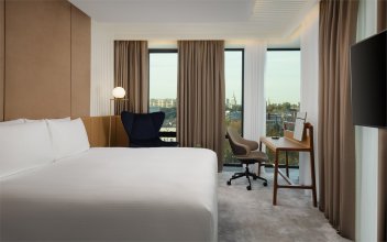 Deluxe Suite, with city view - with 1 double bed: Photo 3