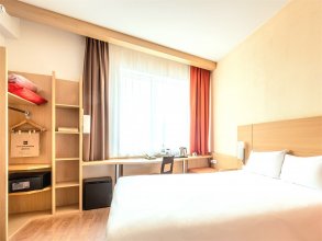 Premium Room with a double bed: Photo 3