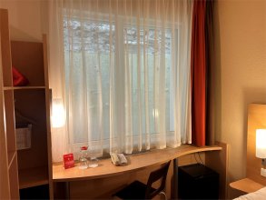 Standard room without a view with a double bed: Photo 4