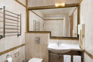 Классический номер СПА, с балконом - с двуспальной кроватью: Фотография 4