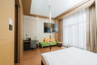 Стандартный номер, с балконом - с двуспальной кроватью: Фотография 6