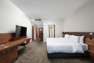 Superior room with a view of the city - with a double bed: Photo 3