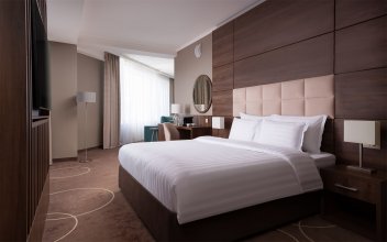 The Junior Room Great has a large double bed, an armchair bed and a sofa bed: Photo 1
