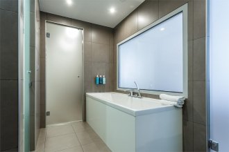 Suite with Double Bed and Sofa: Photo 11