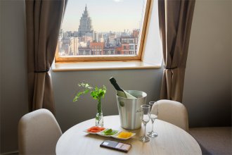 Executive room with panoramic city view - with double bed and sofa bed: Photo 3
