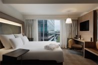 Superior Room with a Queen bed, city view: Photo 7