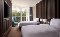 Executive Suite Great Room with Double Bed, Two Single Beds: Photo 8