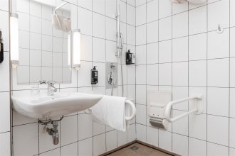 Стандартный номер, для маломобильных - с двуспальной кроватью: Фотография 4
