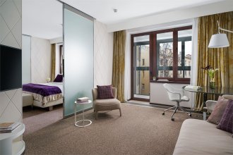 Two-room SO Suite with a loggia overlooking the courtyard – with a large double bed: Photo 2