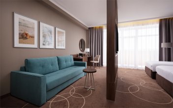 Premium Family Room with Double Bed, Single Bed and Sofa: Photo 4