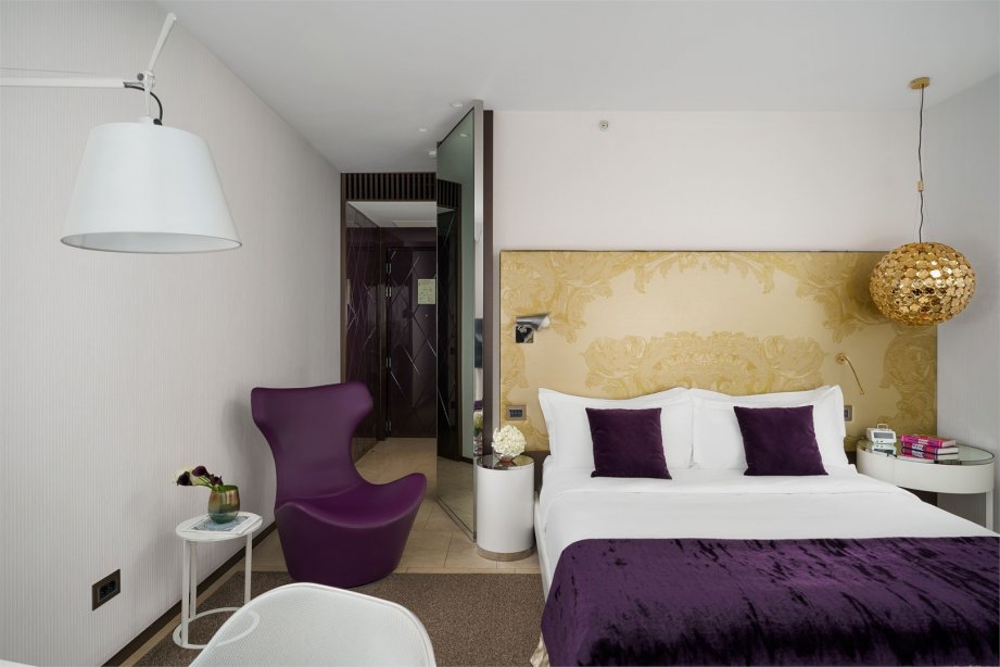 Deluxe room overlooking Voznesensky Prospekt – with a large double bed