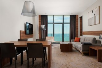 Panoramic Suite with Panoramic Sea View - with Double Bed and Sofa: Photo 3