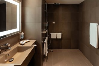 Номер Люкс для маломобильных - с двуспальной кроватью: Фотография 7