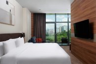 Junior Suite, with a view of the city - with a double bed and a sofa: Photo 9