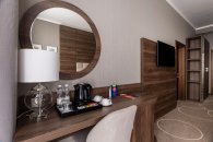 Deluxe Room with Balcony and Pool View - with 2 Single Beds: Photo 7