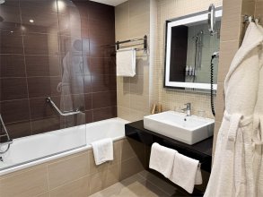 Suite - with a double Bed: Photo 11
