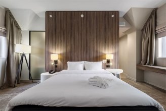 Suite - with a double bed and a sofa bed: Photo 2