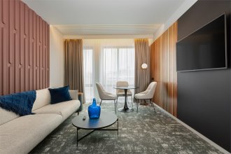 Superior Suite, with city view - with 1 double bed and a sofa: Photo 3