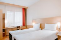 Standard room without a view with 2 single beds: Photo 5