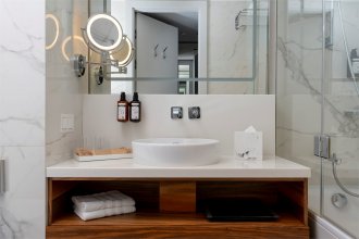 Junior Suite, with city view - with 1 double bed and a pull-out sofa: Photo 6