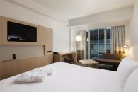 Standard Room with a Queen bed, atrium view: Photo 6
