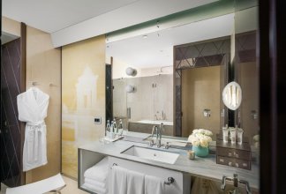 Junior Suite SO Studio Twin with a view of Voznesensky Prospekt - with 2 single beds: Photo 4