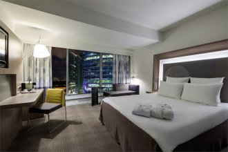 Superior Room with a Queen bed, city view: Photo 5