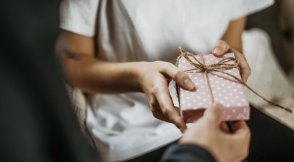 Что подарить на 23 Февраля и 8 Марта