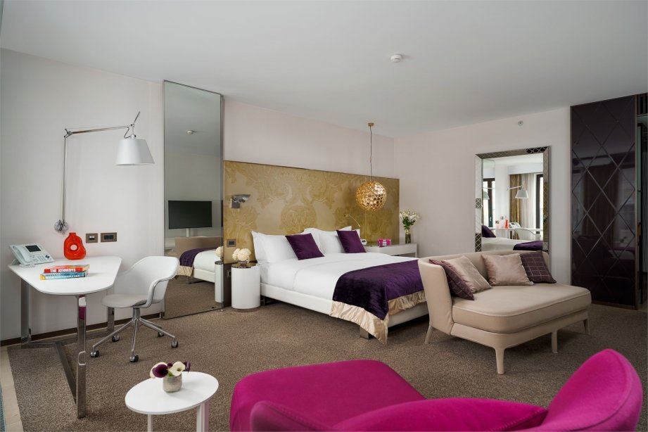 Junior Suite SO Studio King with a view of Voznesensky Prospekt or the courtyard