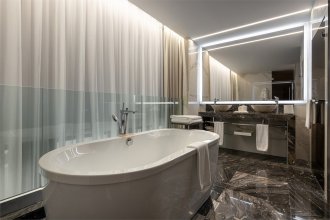 Семейный двухуровневый люкс - с двуспальной кроватью и раскладным диваном: Фотография 8